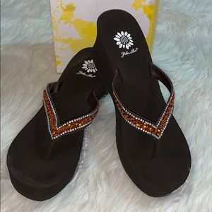 🛍5/$20 NWB Yellow Box Sandals